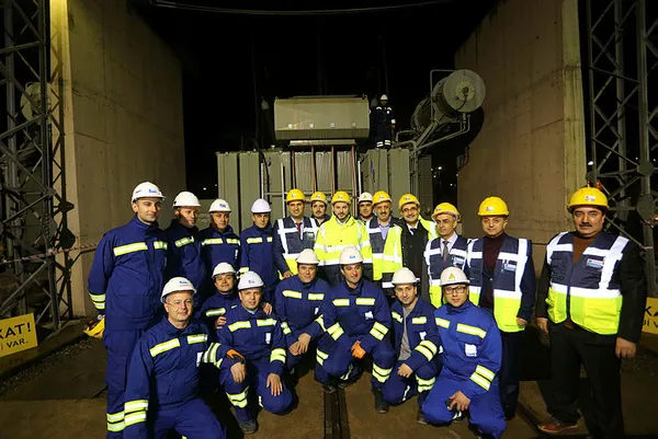 Kesintisiz elektrik için 10 bin kişi sabahladı-1