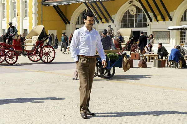 Bir Zamanlar Çukurova tam 8 ayda inşa edildi! Bir Zamanlar Çukurova 2.bölüm fragmanı izle-5