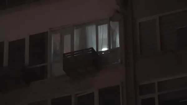 bursada-dovme-yapmak-icin-gelen-kisi-tabancayla-bogazindan-vuruldu-1628752852577.jpg Bursa'da dövme yapmak için gelen kişi tabancayla boğazından vuruldu-5