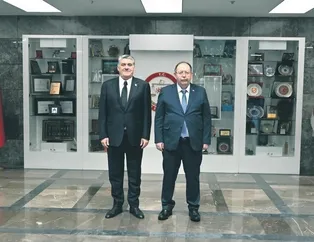 Sen kimsin bana parayı soruyorsun