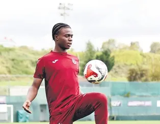 Oulai ilk kez forma giyecek