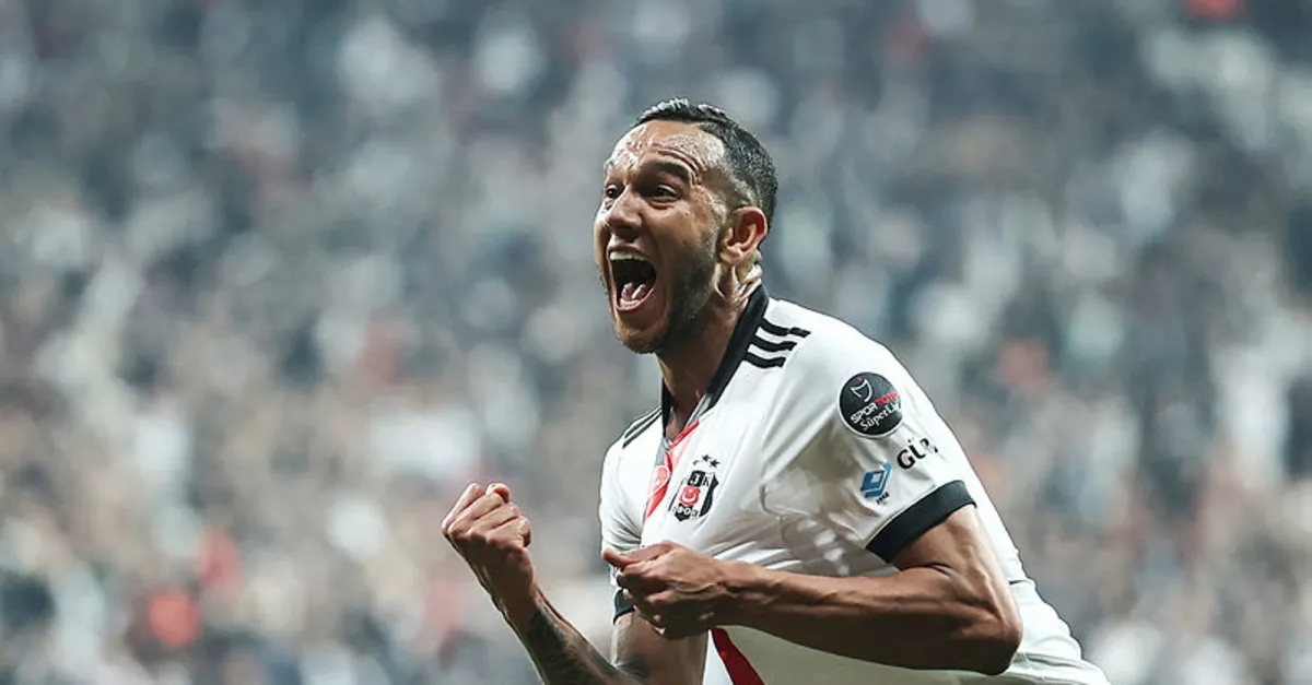 Beşiktaş’ın yıldız ismi Josef de Souza gönülleri fethetti! Dar gelirli vatandaşa Ramazan kolisi