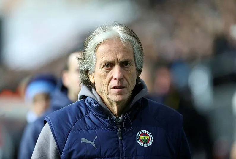 Jesus yine üçlüye dönüyor