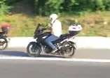 Sorumsuz motosiklet sürücüsü tehlike saçtı
