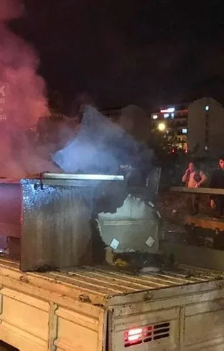 Kırıkkale'de korku dolu anlar! Mobilya malzemeleri taşıyan pikap seyir halinde alev alev yandı