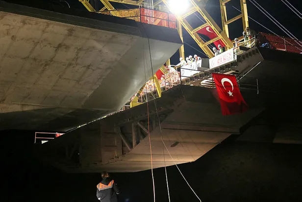 son-dakika-ulastirma-ve-altyapi-bakani-adil-karaismailoglu-yeni-komurhan-koprusu-icin-tarih-verdi-1601471645891.jpg Son dakika: Ulaştırma ve Altyapı Bakanı Adil Karaismailoğlu, Yeni Kömürhan Köprüsü için tarih verdi!-3