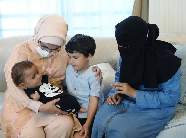 idlibli-muhammed-bebek-emine-erdoganin-misafiri-oldu-1599491392746.jpeg