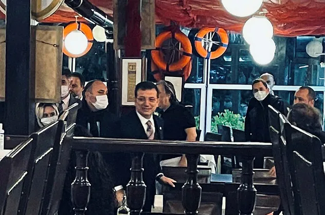 Takvim.com.tr Ekrem İmamoğlu - Dominick Chilcott'un balıkçı buluşmasıyla ilgili bomba detayı açıklıyor! Her anlamda "sır" görüşme