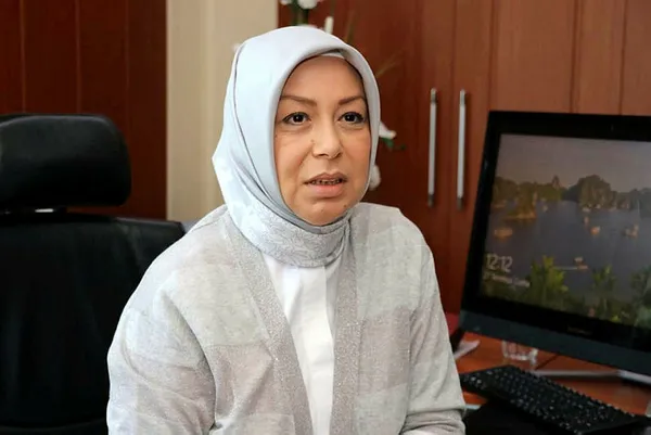 ak-partili-oznur-calik-hdpli-pervin-buldan-gecen-hafta-tanimadigim-bir-numaradan-beni-aradi-1614020429039.jpg AK Partili Öznur Çalık: HDP’li Pervin Buldan geçen hafta tanımadığım bir numaradan beni aradı-4