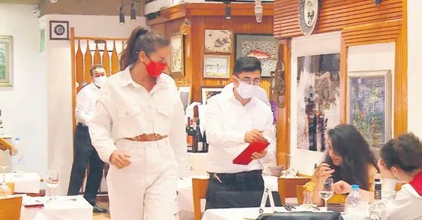 İkoncan Eda Taşpınar müşterilere ters ters baktı