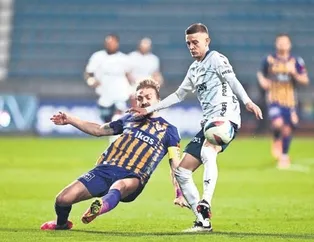 Szymanski yokları oynadı