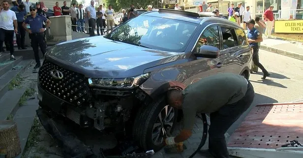 Maltepe'de hızını alamayan cip dükkana daldı! Duvarla araç arasında ölüme ramak kala... 4 kişi şans eseri kurtuldu