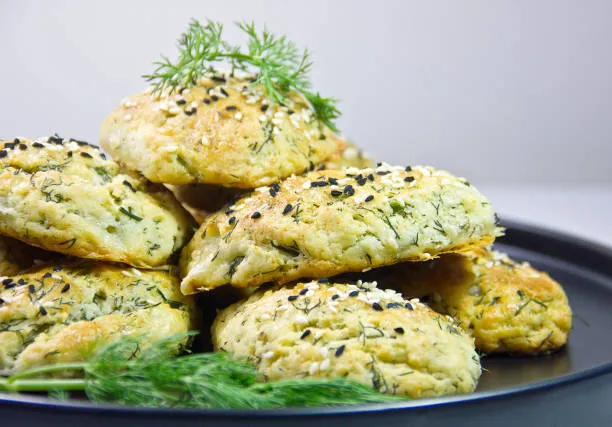 5-dakikada-mayasiz-kati-yagsiz-saglikli-dereotlu-pogaca-koksunu-alan-kapiniza-dayanacak-1697722076905.jpg 5 dakikada mayasız, katı yağsız sağlıklı dereotlu poğaça! Koksunu alan kapınıza dayanacak-5