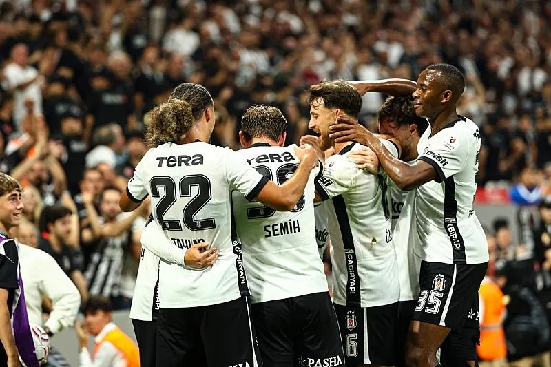besiktas-zalgirisi-agirliyor-italianodan-farkli-11-1787207384636.jpeg Beşiktaş Zalgiris'i ağırlıyor! Italiano'dan ilk 11'de 2 değişiklik kararı-4