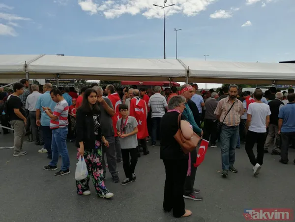 15 Temmuz Demokrasi ve Milli Birlik günü 3. yılında! Eline bayrağı alan Atatürk Havalimanı'na gidiyor - 5
