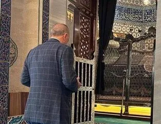 Başkan Erdoğan, Eyüp Sultan Türbesi’nde dua etti