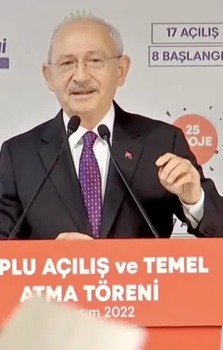 CHP Genel Başkanı Kemal Kılıçdaroğlu'na İstanbul Sarıyer'de protesto şoku! Belediyeden çıkartılan işçiler kağıt fırlattı