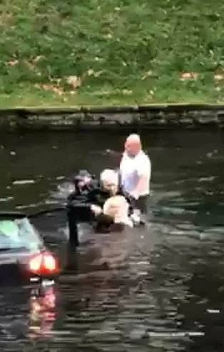 Almanya kahraman Türk'ü konuşuyor! Yaşlı çifti boğulmaktan son anda kurtardı