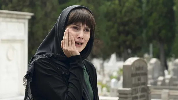 İkimizin Sırrı 1. bölümü ve güçlü oyuncu kadrosu ile bu akşam ATV'de! "Bazıları için mutluluk küçük oyunlarda saklı…"-2