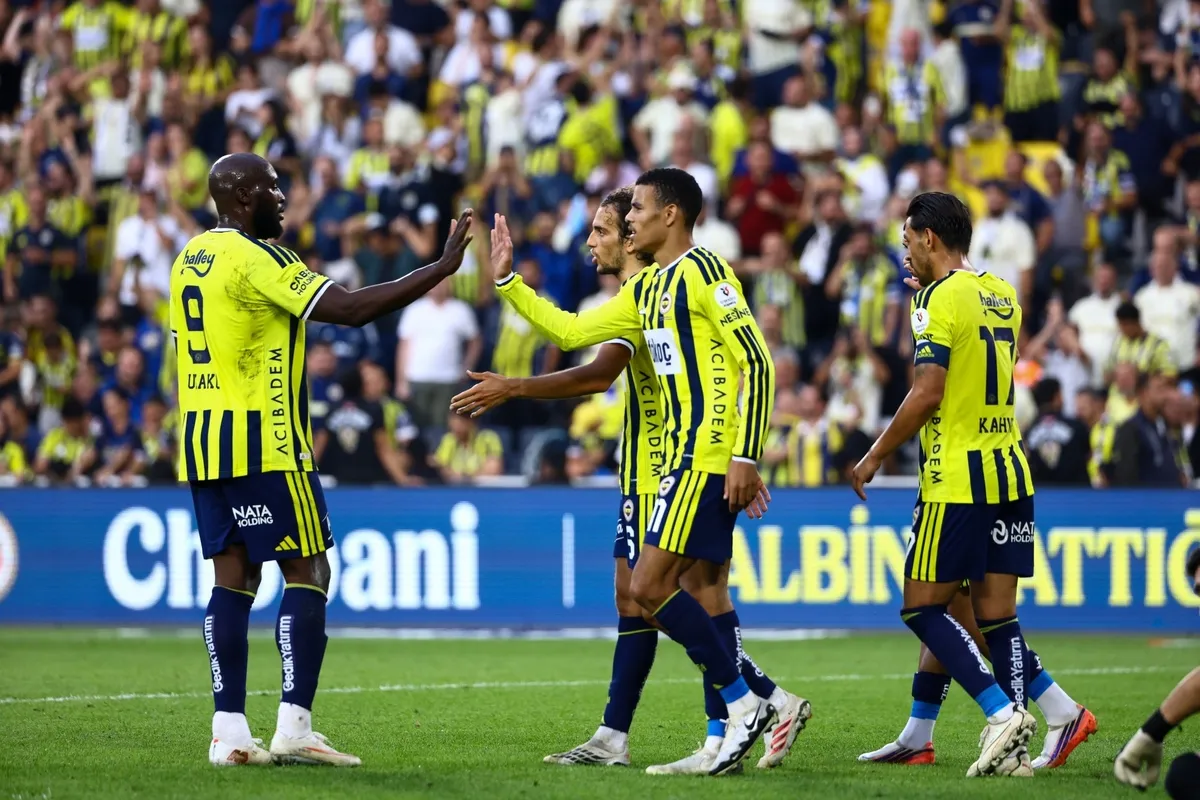fenerbahce-3-transferini-belirledi-o-mevkilere-takviye-yolda-1790955529402.jpg Fenerbahçe'de transfer planı hazır! 3 takviye birden-2