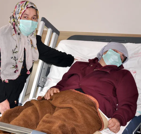 gece-yemek-vermeyen-esini-sirtindan-bicakladi-1645450514008.jpg Gece yemek vermeyen eşini sırtından bıçakladı-4