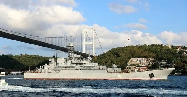Rus savaş gemisi İstanbul Boğazı’ndan geçti! Siper alan asker detayı