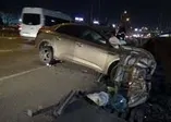 Otomobil istinat duvarına çarptı: 2 yaralı