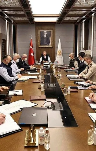 Milli Savunma Bakanı Hulusi Akar kuvvet komutanları ile toplantı gerçekleştirdi