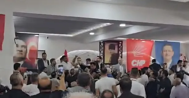 Yine CHP yine kavga: Hatay'da İlçe Başkanlığı'nın Kongresinde tekme tokat havada uçuştu