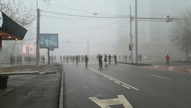 kazakistanda-gaz-fiyatlarini-bahane-ederek-baslatilan-gosterilerde-hukumetin-istifasina-ragmen-olaylar-buyuyor-1641499218364.jpeg Kazakistan'da gaz fiyatlarını bahane ederek başlatılan gösterilerde, hükümetin istifasına rağmen olaylar büyüyor-5