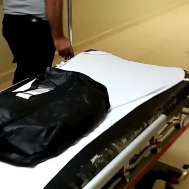 Annesi emzirirken üzerine yattı!