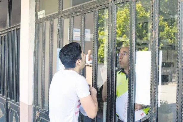 YKS manzaraları... Kimi hasta hasta sınava geldi, kimi 5 dakika ile 1 yılını heba etti-11