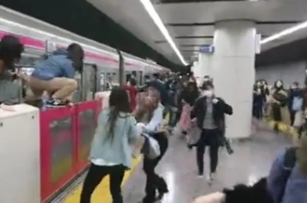 Tokyo'da 17 kişiyi yaralayıp vagonu asitle ateşe veren saldırganın ilk ifadesi ortaya çıktı! O karakterden etkilenmiş!