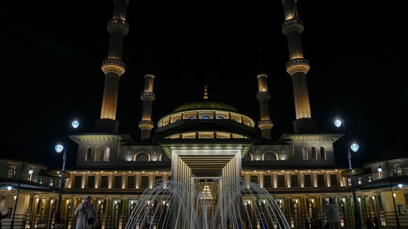 salli-barik-duasi-okunusu-ve-anlami-allahumme-salli-ve-barik-dualari-turkce-meali-1739946758372.jpg (Kaynak: AA)