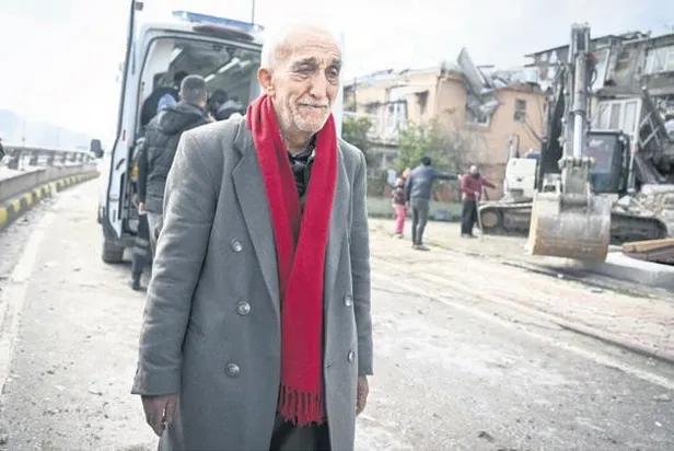 besiz-sahibi-huyluoglu-ailesi-depremde-enkaz-altinda-kaldi-aileden-yalnizca-miniklerden-biri-olan-minik-muhamm-1675815494174.jpeg Beşiz sahibi Huyluoğlu ailesi depremde enkaz altında kaldı! Aileden yalnızca miniklerden biri olan minik Muhammed kurtuldu-5