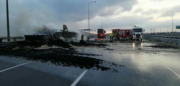 kuzey-marmara-otoyolunda-panik-anlari-tirin-dorsesi-alev-alev-yandi-1635610433474.jpeg Kuzey Marmara Otoyolu’nda panik anları! TIR’ın dorsesi alev alev yandı-4