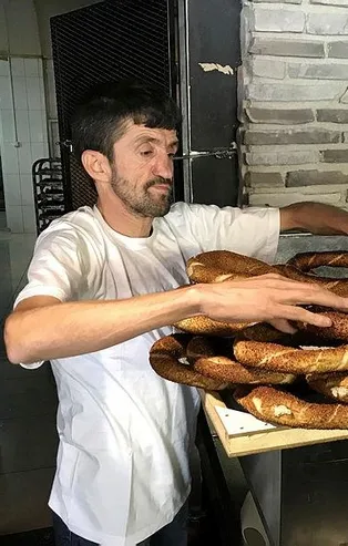 "Simitçi Erkan" iki günlük gelirini Mehmetçik Vakfına bağışladı