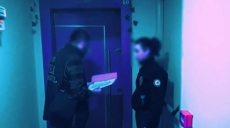 son-dakika-feto-kiskaca-alindi-mulakatta-kodlama-oyunu-yapip-hashasileri-askeri-okullara-sokan-13-supheli-pake-1713943129094.jpeg Son dakika: FETÖ 'KISKAÇ'a alındı! Mülakatta 'kodlama' oyunu yapıp haşhaşileri askeri okullara sokan 13 şüpheli paket-2