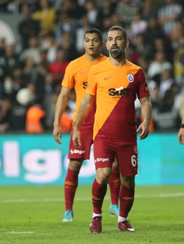 arda-turan-eski-gunlerini-ariyor-sari-kirmizili-forma-ile-gol-hasreti-1-yili-buldu-1651655093900.jpg Arda Turan eski günlerini arıyor! Sarı-kırmızılı forma ile gol hasreti 1 yılı buldu-6