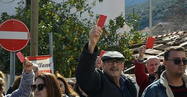 CHP’de yine kaos! Karaburun Belediye Başkan adayı Balcı’ya parti önünde tepki: İthal başkan istemiyoruz