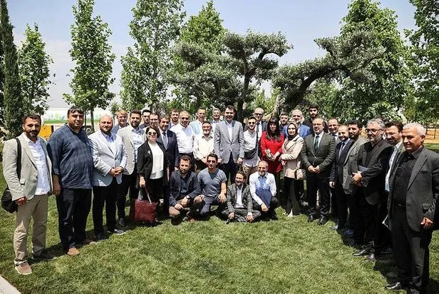 bakan-kurum-nihat-dedeyi-yanina-alarak-ataturk-havalimani-millet-bahcesiyle-ilgili-gercekleri-tek-tek-anlatti-1653704490358.jpeg