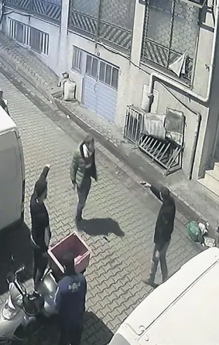 İstanbul Sultangazi'de 'yan baktın' tartışması