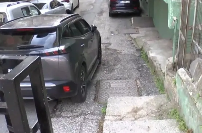 esenlerde-cani-damat-dehset-sacti-once-kayinpederine-sokak-ortasinda-kursun-yagdirdi-sonra-intihara-kalkisti-1743315083740.jpeg Esenler'de damattan kayınpederine sokak ortasında silahlı saldırı (DHA)