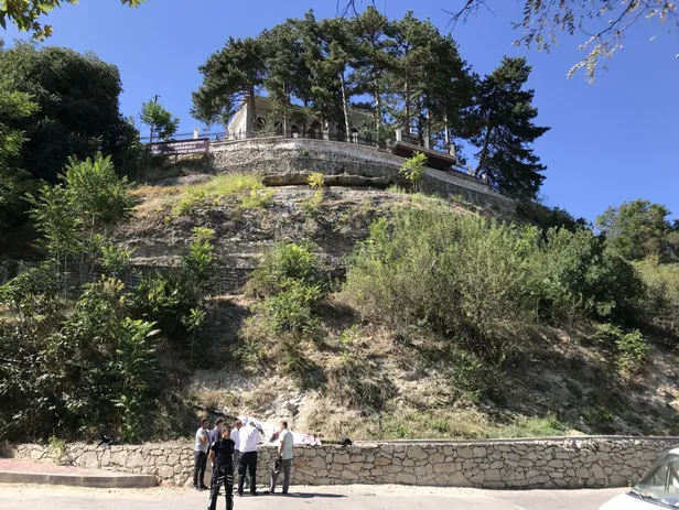 Polis, aslan figürlü kaya parçası için 3 gün nöbet tuttu-3