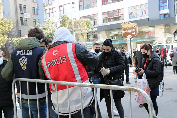 Son dakika: 15-21 Şubat koronavirüs vaka haritasında en riskli illerden biriydi! Samsun'da caddelere girişte HES zorunluluğu-8
