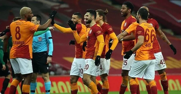 Galatasaray kötü zeminde 3 puanı son dakilarda kaptı