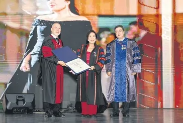 Türkan Şoray'a dördüncü kez fahri doktora ünvanı verildi