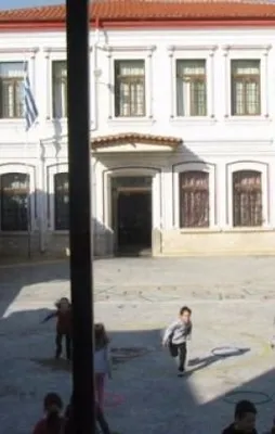 Yunanistan Türk okullarını kapattı