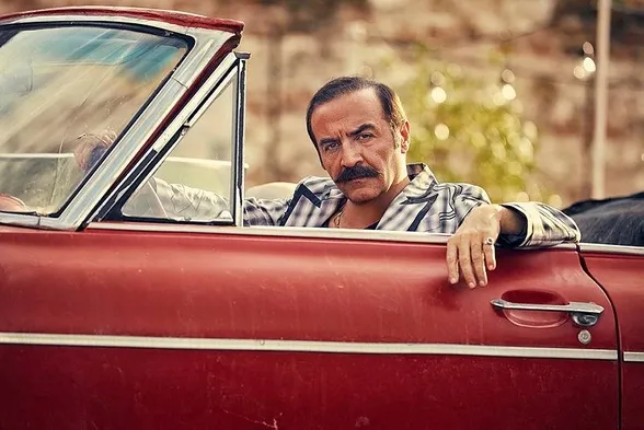 Cem Yılmaz'dan sert yanıt: Yeni Cem Yılmaz çıkarmak yerine bileti 15 lira yapın !-1