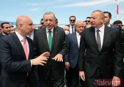 Rize-Artvin Havalimanı açılışından tarihi görüntüler! Erdoğan, uçağın kokpitinden havalimanını inceledi